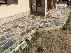 Изграждане на каменна пътека от строителна фирма Монолит във Варна